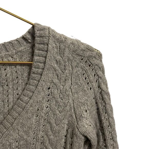 American Eagle Grey Cropped V Neck Cable Knit Sweater XS NWT - Picture 2 of 8